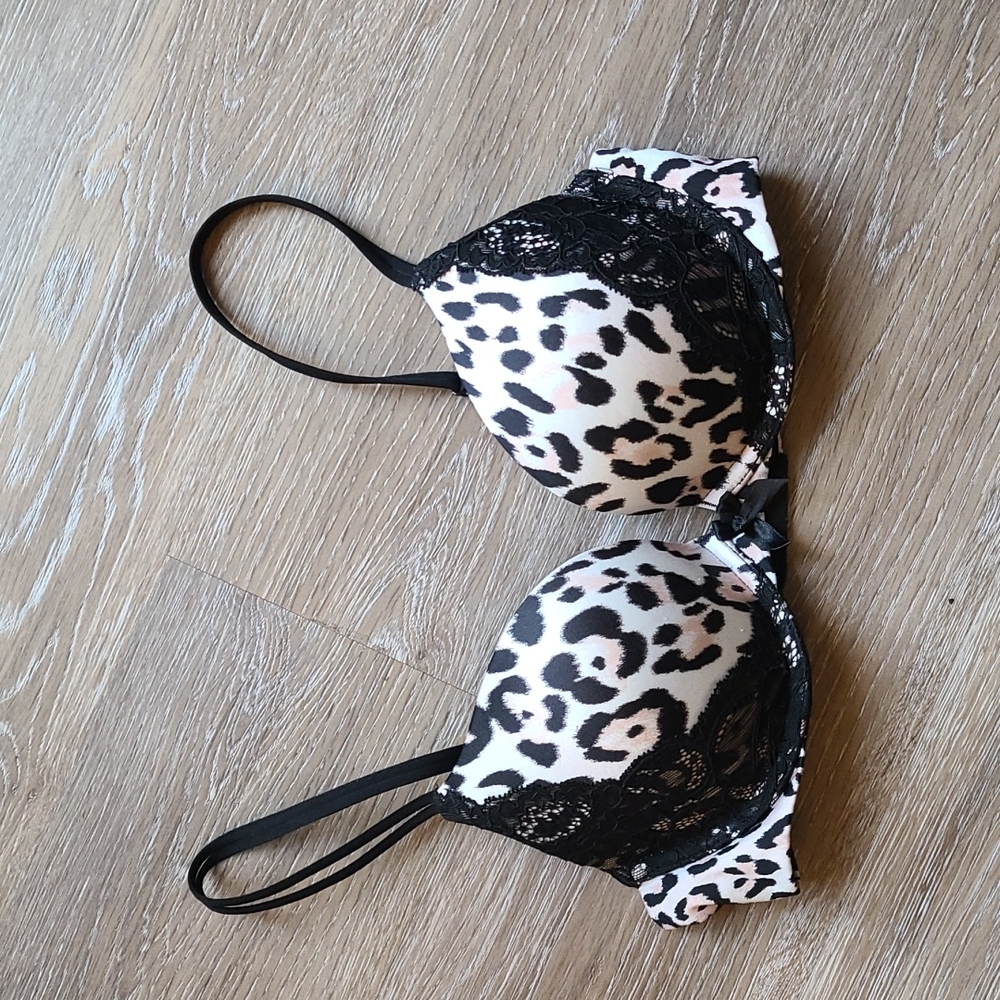 Victoria's Secret Very Sexy Push Up Bra Size 32C